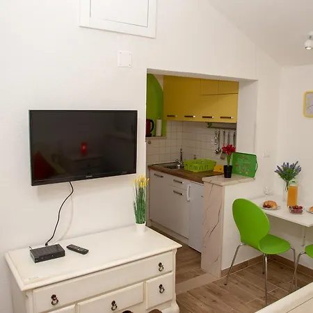 Apartment Ariana Bol Exterior photo