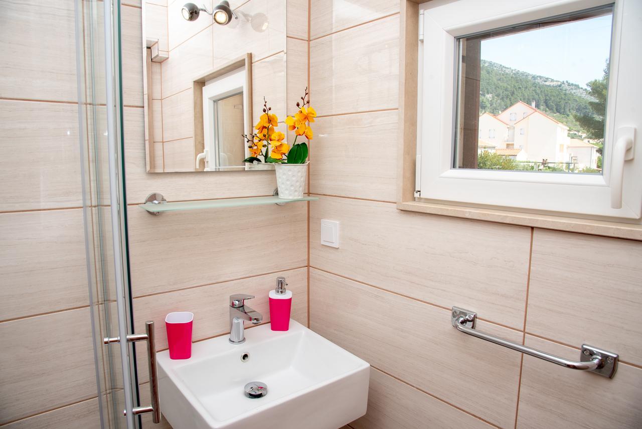 Ariana Apartman Bol